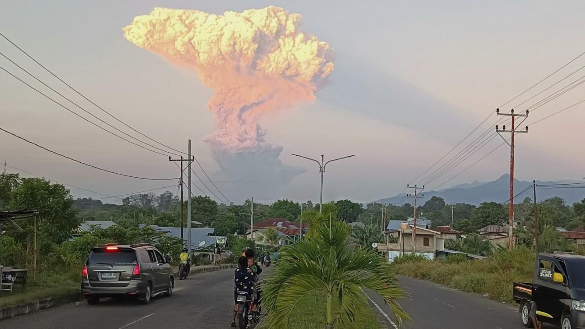 Няколко полета до и от индонезийския курортен остров Бали са