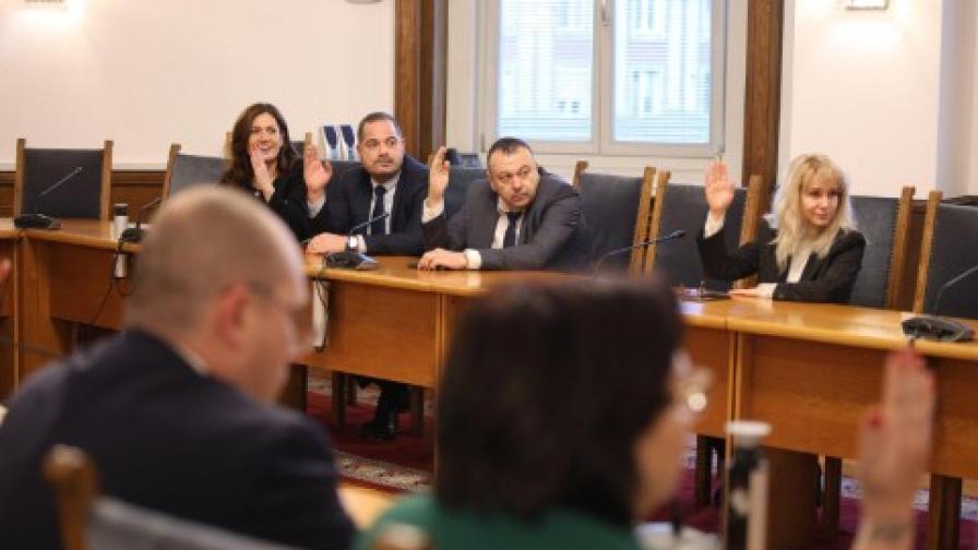 Депутатите на Доган ще трябва да сменят името на парламентарната си група