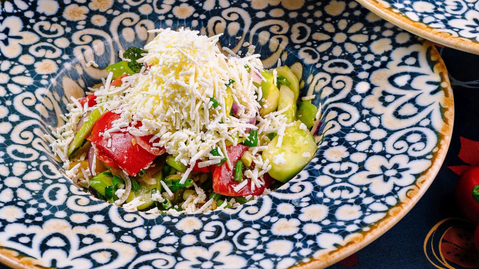 Твърди се че ястието известно като салата датира от древноримския