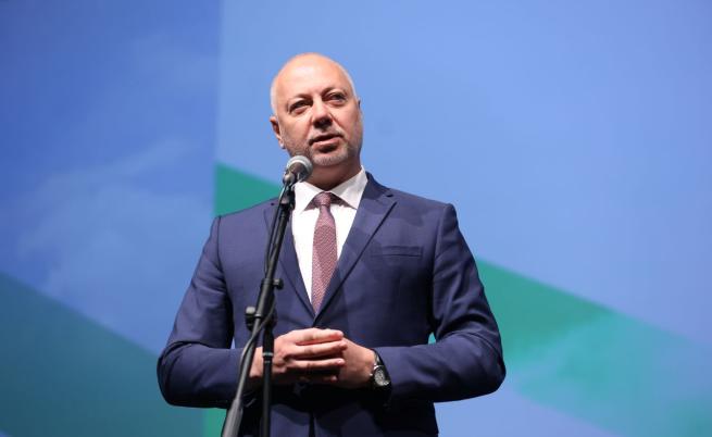 Желязков на дискусия за еврото: Държавните органи са на терен и следят за необосновано покачване на цените