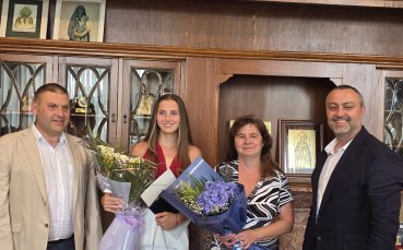 Росица Денчева получи почетен плакет и грамота на Община Плевен