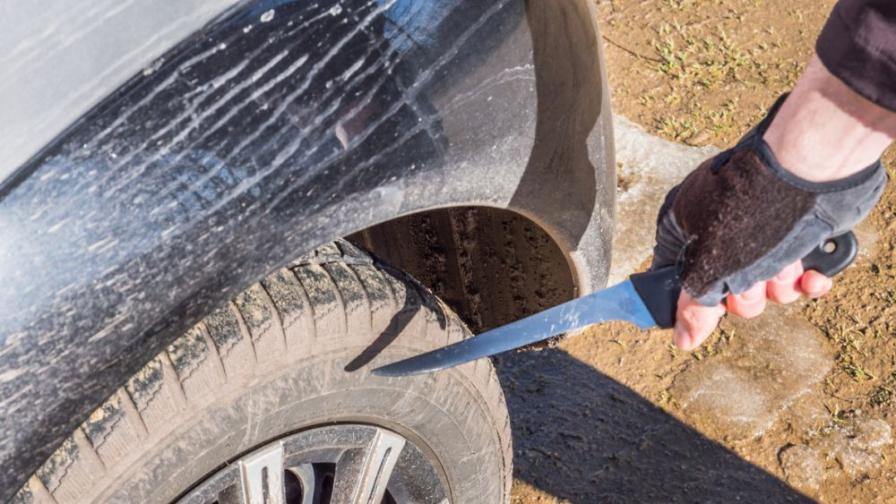 Мъж наряза гумите на десетки коли в столичния квартал "Мотописта"