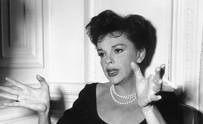 Как почина Джуди Гарланд? Трагичната съдба на звездата от „Магьосникът от Оз“ и защо беше погребана два пъти