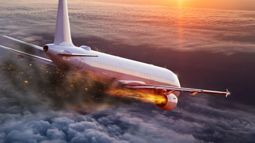 Товарен самолет се разби в САЩ, избухна голям пожар