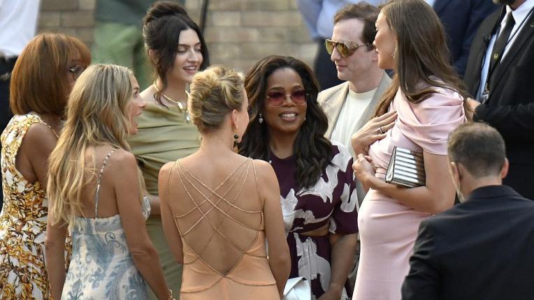  Сватбата на Лорън Санчес и Джеф Безос: Вмоции, искра и звездни посетители. 