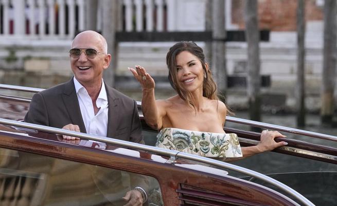 От пищни церемонии до тайни тържества – звездните сватби, които белязаха 2025 г.