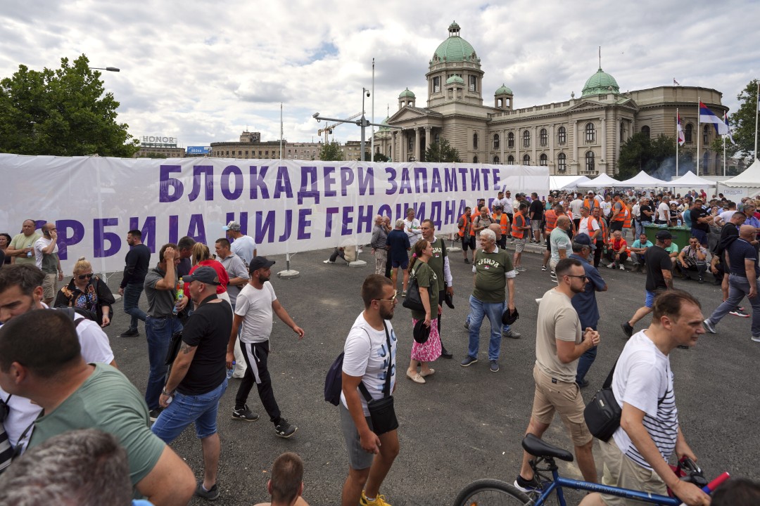 <p>Под надслов &bdquo;Ще се видим на Видовден&ldquo; граждани от цялата страна, сред тях и множество студенти, се стичат в сръбската столица, за да се обединят около каузата за сваляне на властта.</p>