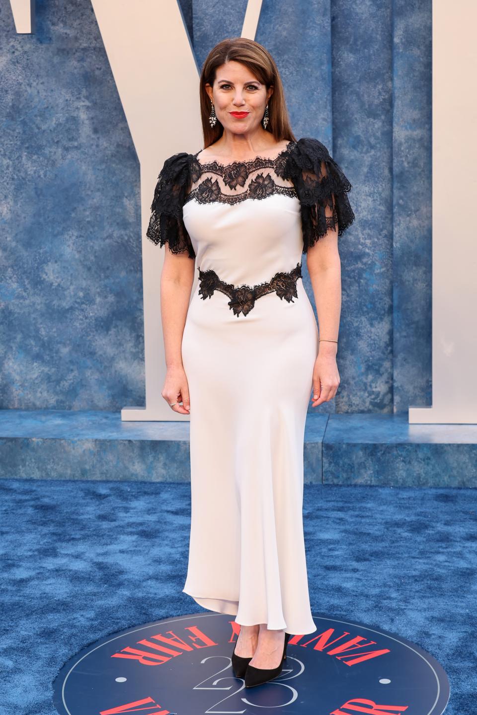  Моника Люински 