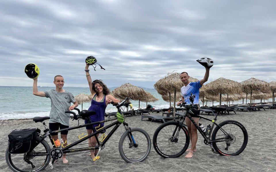 Ултрамаратонецът Виктор Асенов стигна с колело от София до Бургас за ден