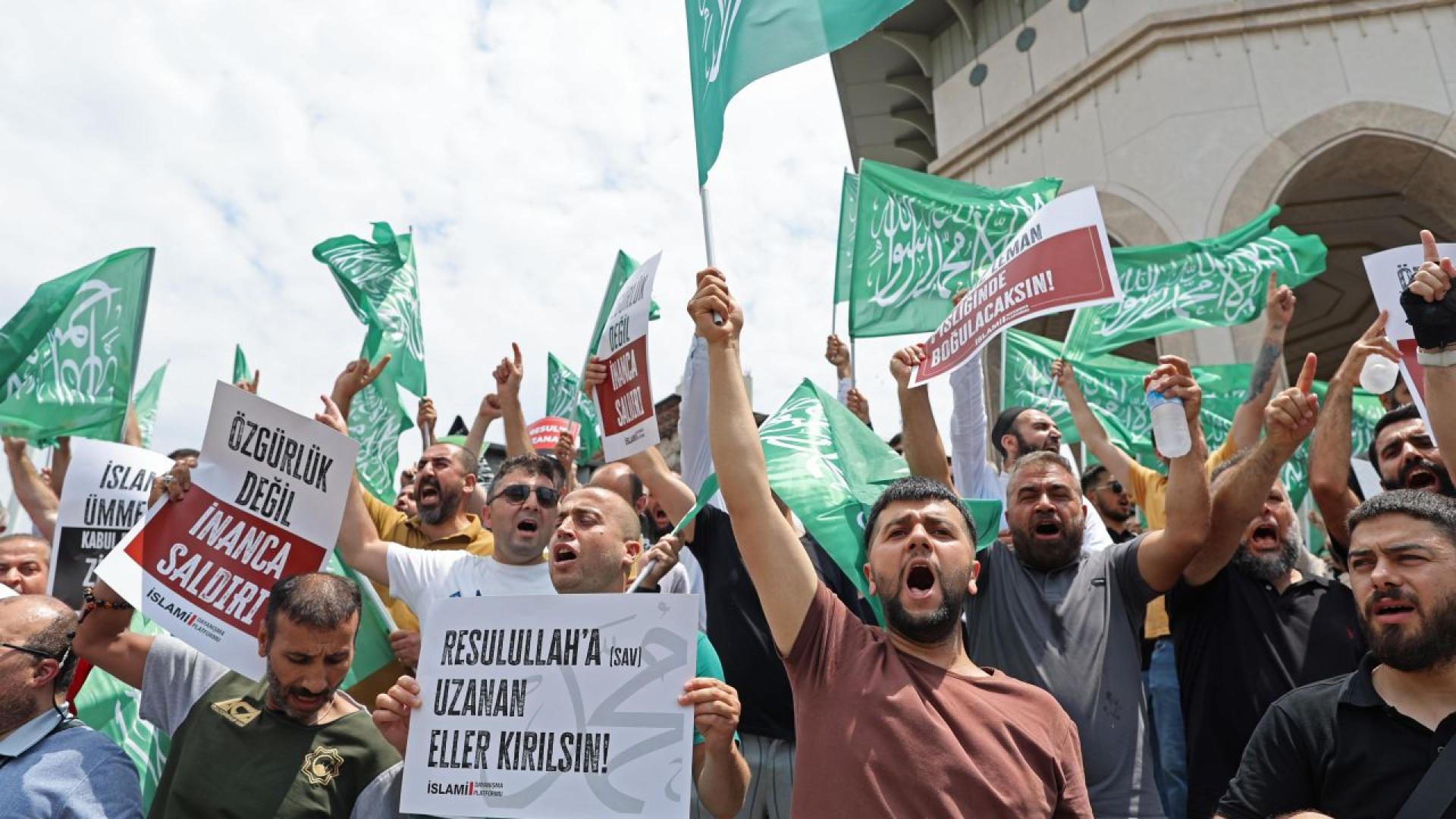 Турският президент Реджеп Тайип Ердоган осъди карикатура в сатирично списание