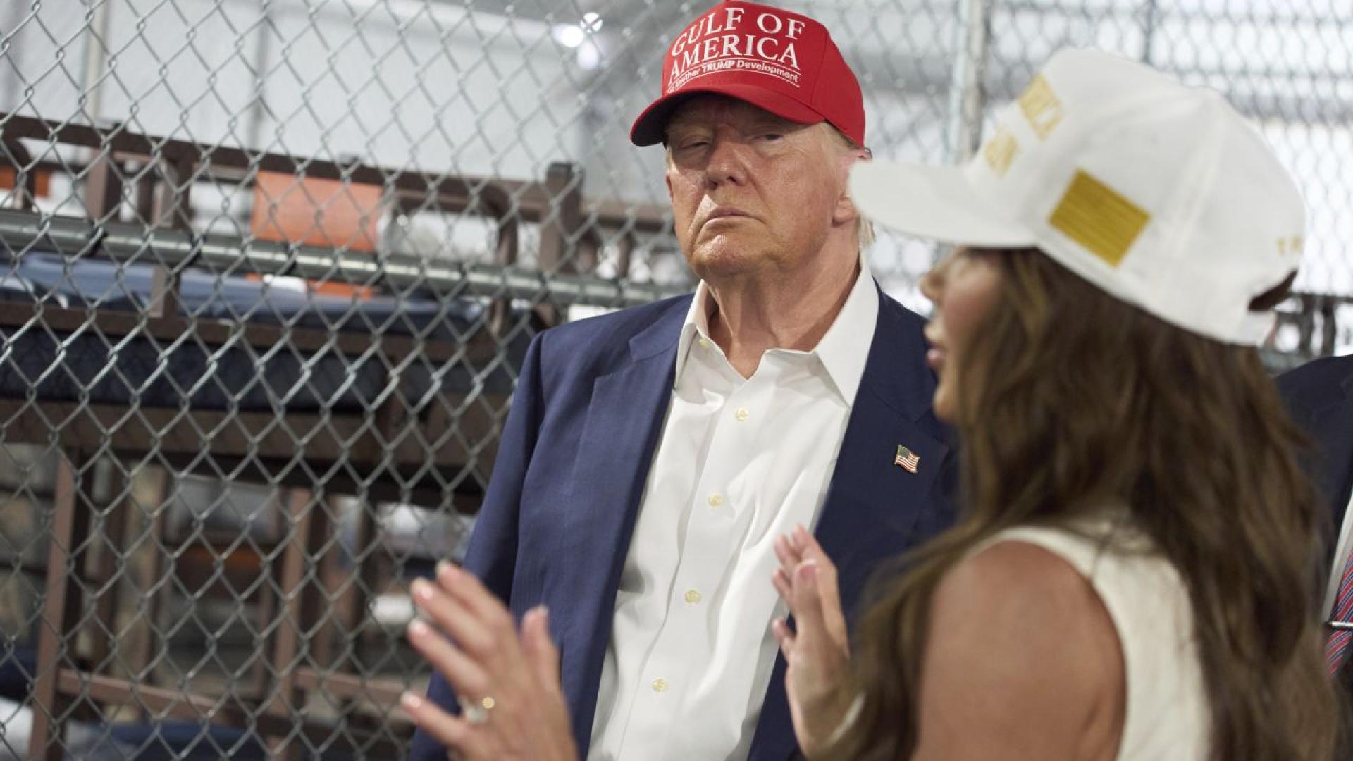 Президентът на САЩ Доналд Тръмп посети новия център за задържане