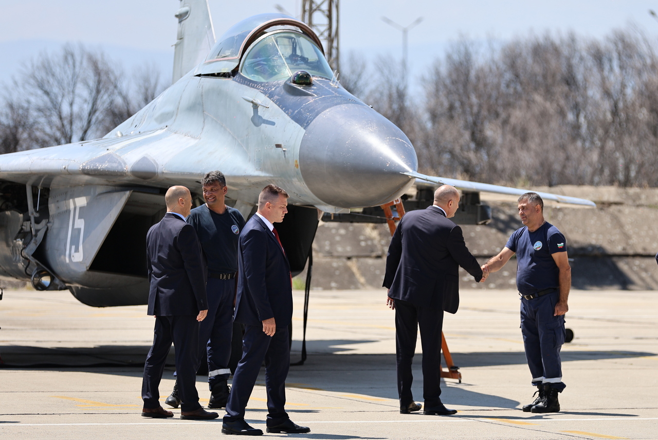 <p>Държавният глава посети авиобаза &bdquo;Граф Игнатиево&ldquo;.</p>