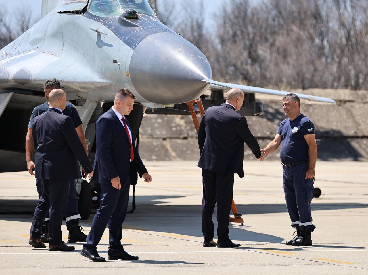 <p>Държавният глава посети авиобаза &bdquo;Граф Игнатиево&ldquo;.</p>