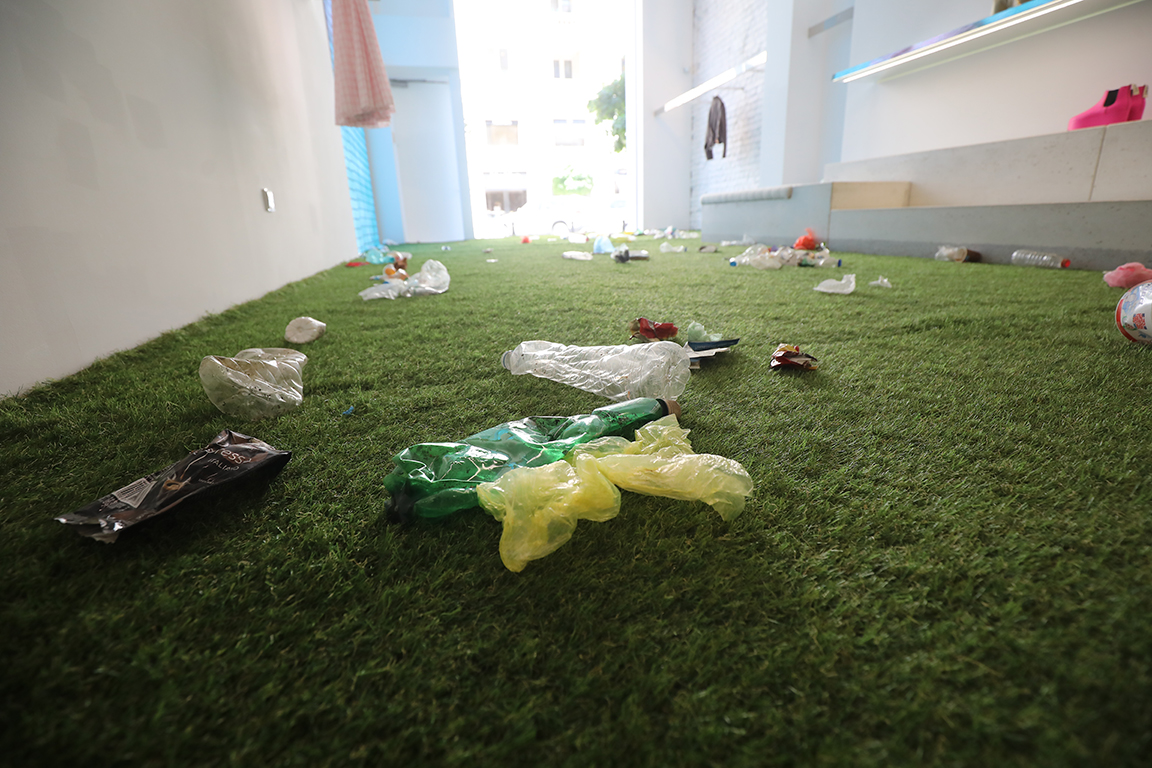 <p>Произведението бе показано за кратко в Националния исторически музей, но впоследствие премахнато от управата на институцията.</p>