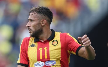 Сложиха белезници на алжирски национал, вилнял в самолет