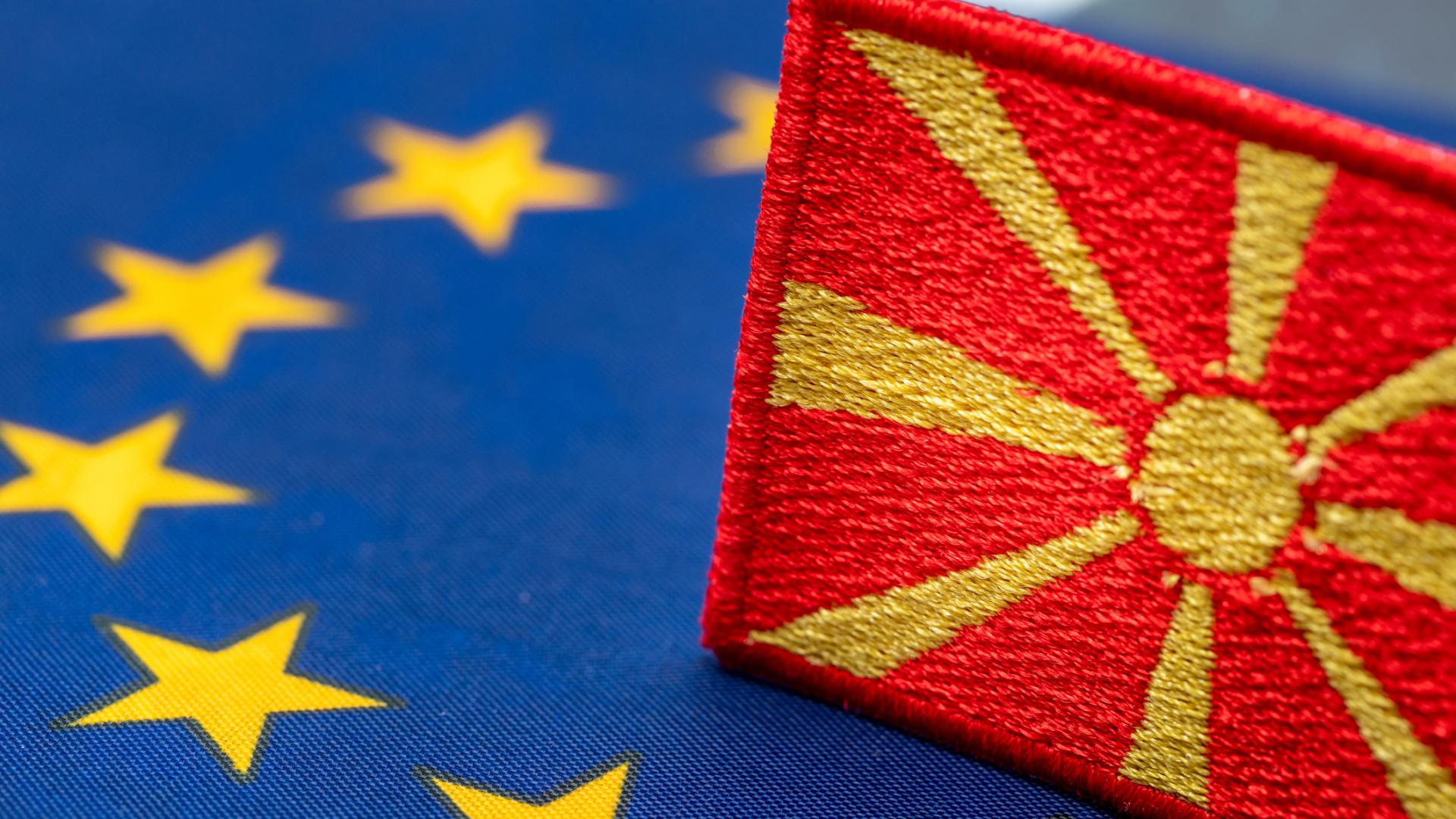 За отпадането на формулировките македонска идентичност и македонски език от