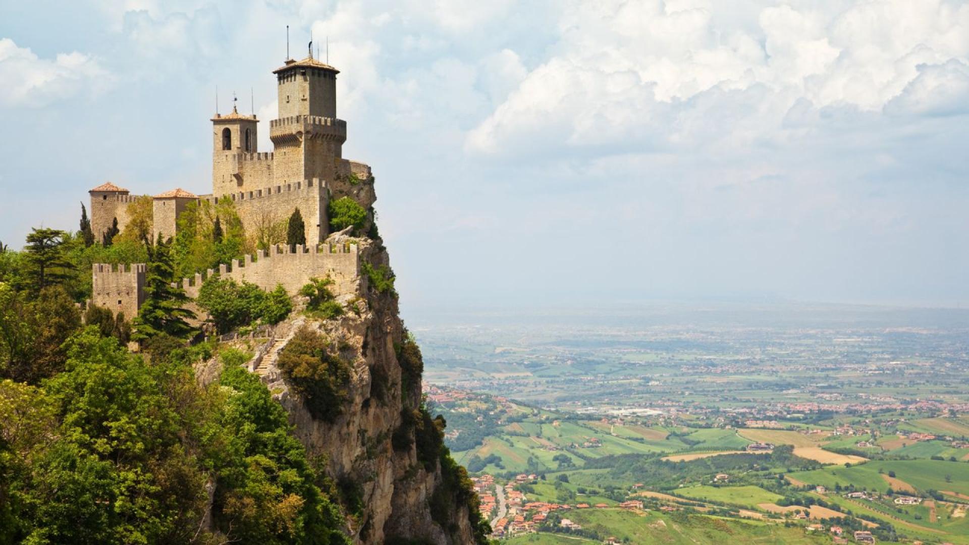 От безкрайните плажове на Римини до кулинарния район на Болоня