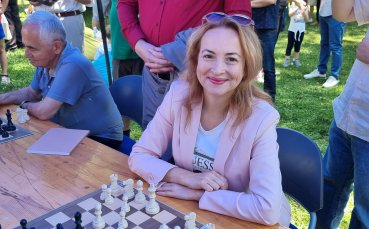 Антоанета Стефанова и Нургюл Салимова започнаха с победи на Световната купа по шахмат за жени в Батуми