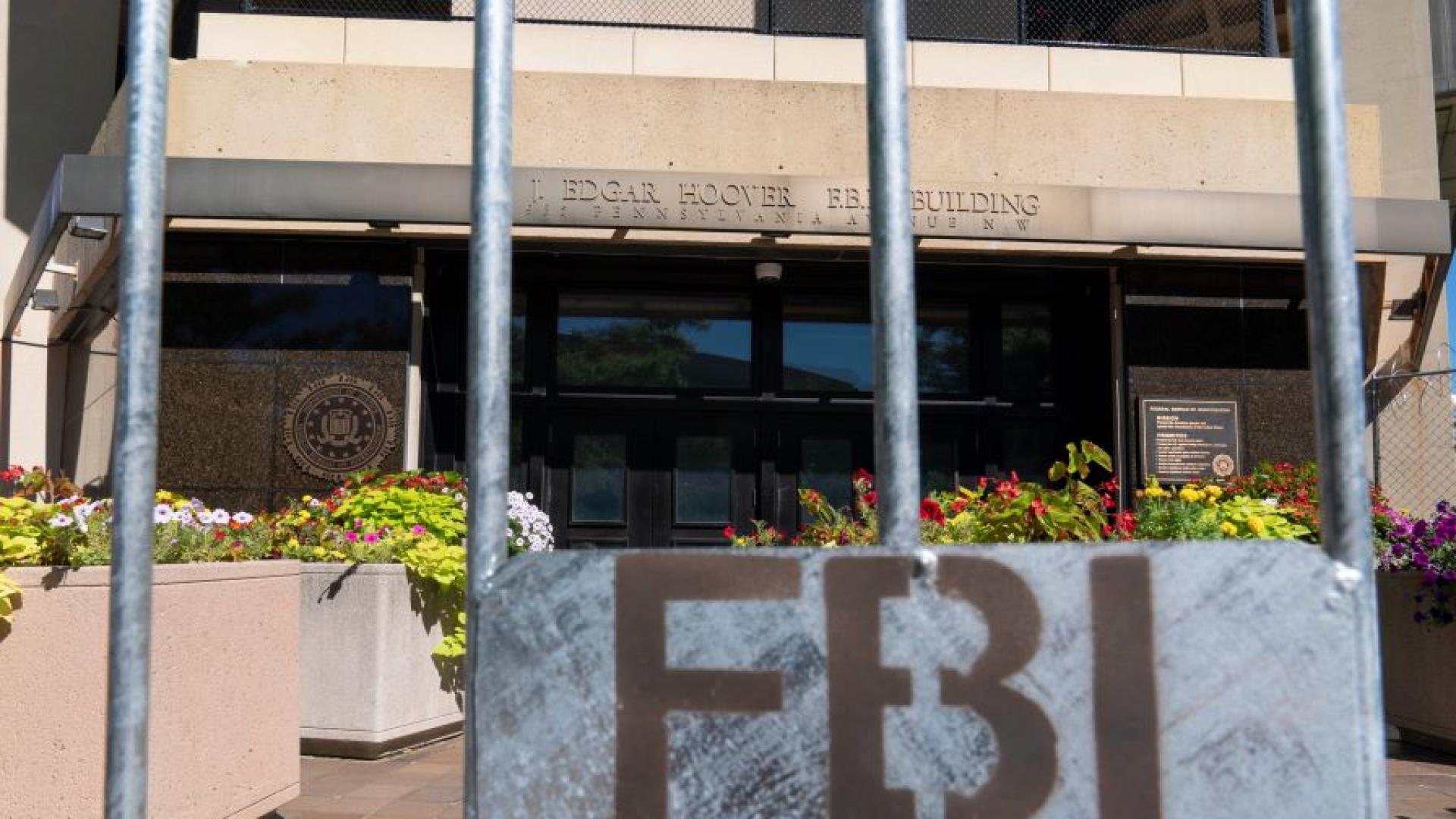 ФБР започна наказателни проверки срещу бившия директор на ЦРУ Джон Бренън и