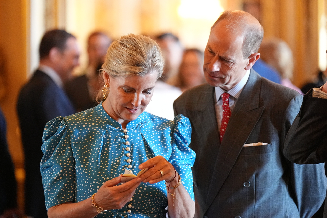 <p>Великобритания посреща Макрон с помпозност и церемонии.</p>