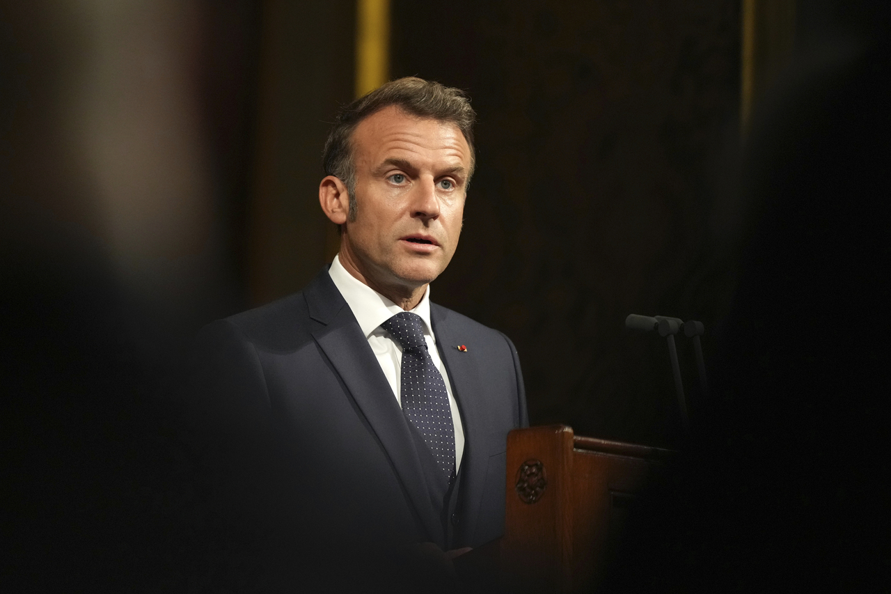<p>Великобритания посреща Макрон с помпозност и церемонии.</p>