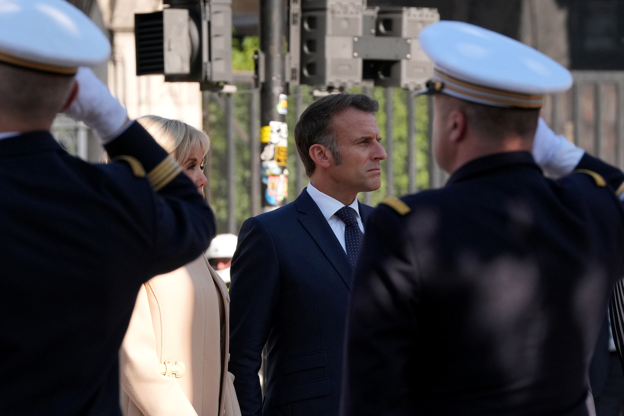 <p>Великобритания посреща Макрон с помпозност и церемонии.</p>