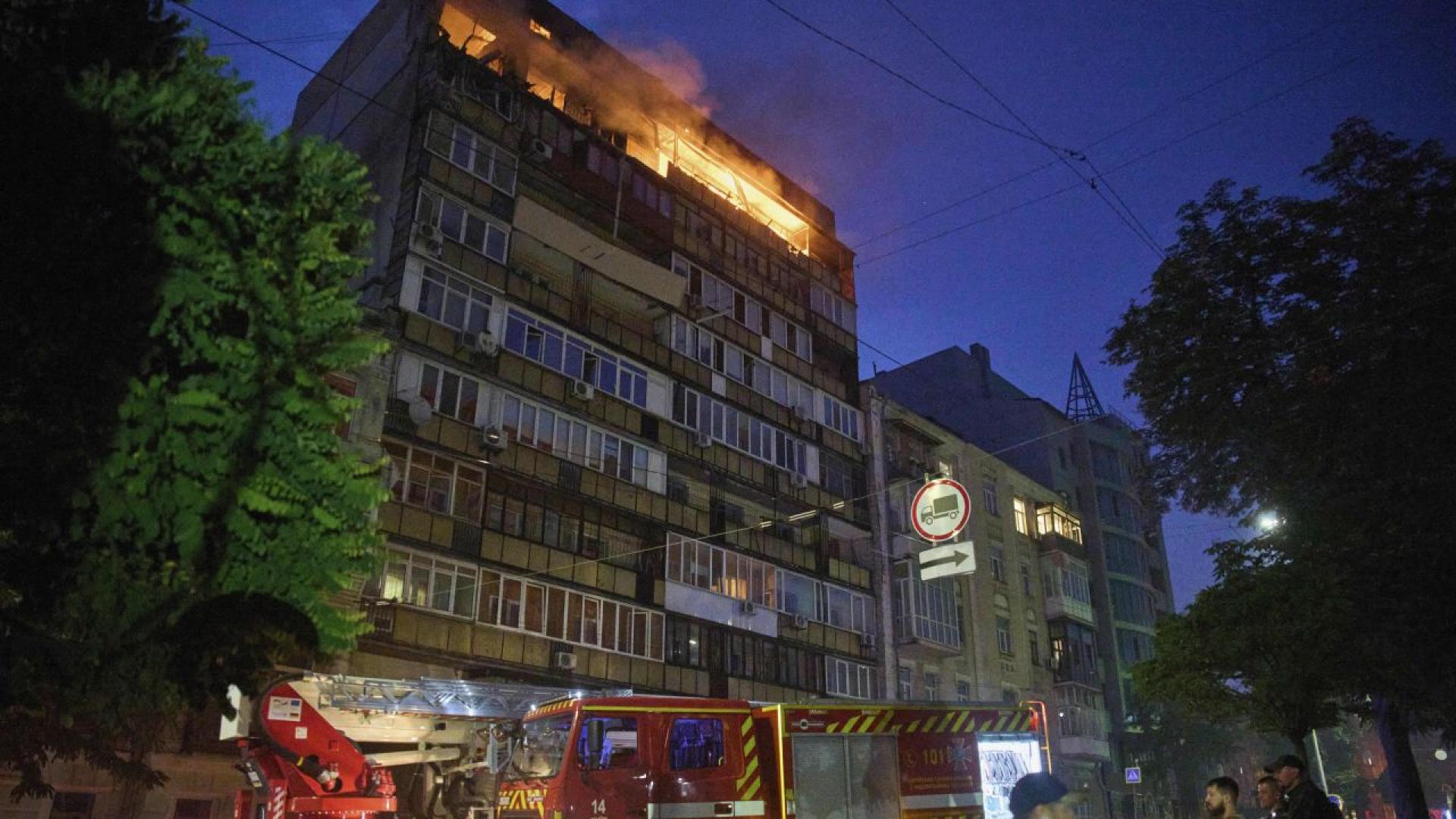 Столицата на Украйна Киев отново е подложена на масивна нощна