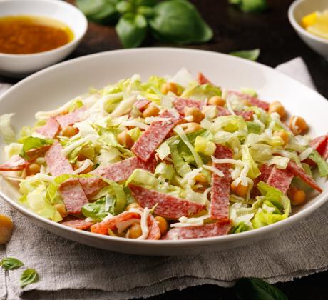 Наричат я салатата на Холивуд а историята ѝ започва още