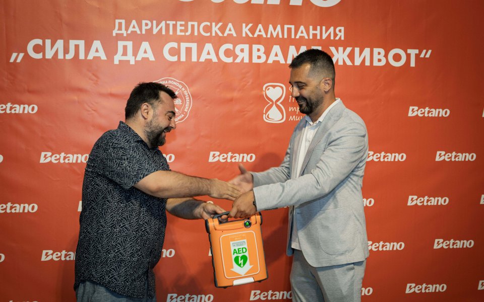 Нови 20 дефибрилатора ще бъдат поставени в София