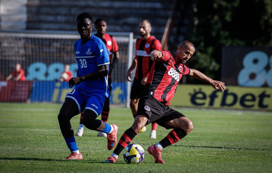 Локомотив София Апоел Петах Тиква1