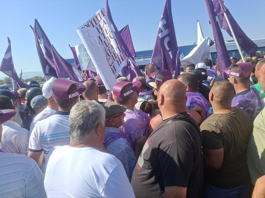 Протест и опит за блокада на АМ "Тракия", задържаха вицепрезидента на КНСБ