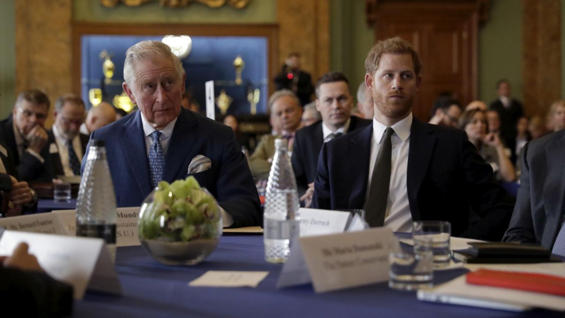 Старшите помощници на крал Чарлз III и по малкия му син