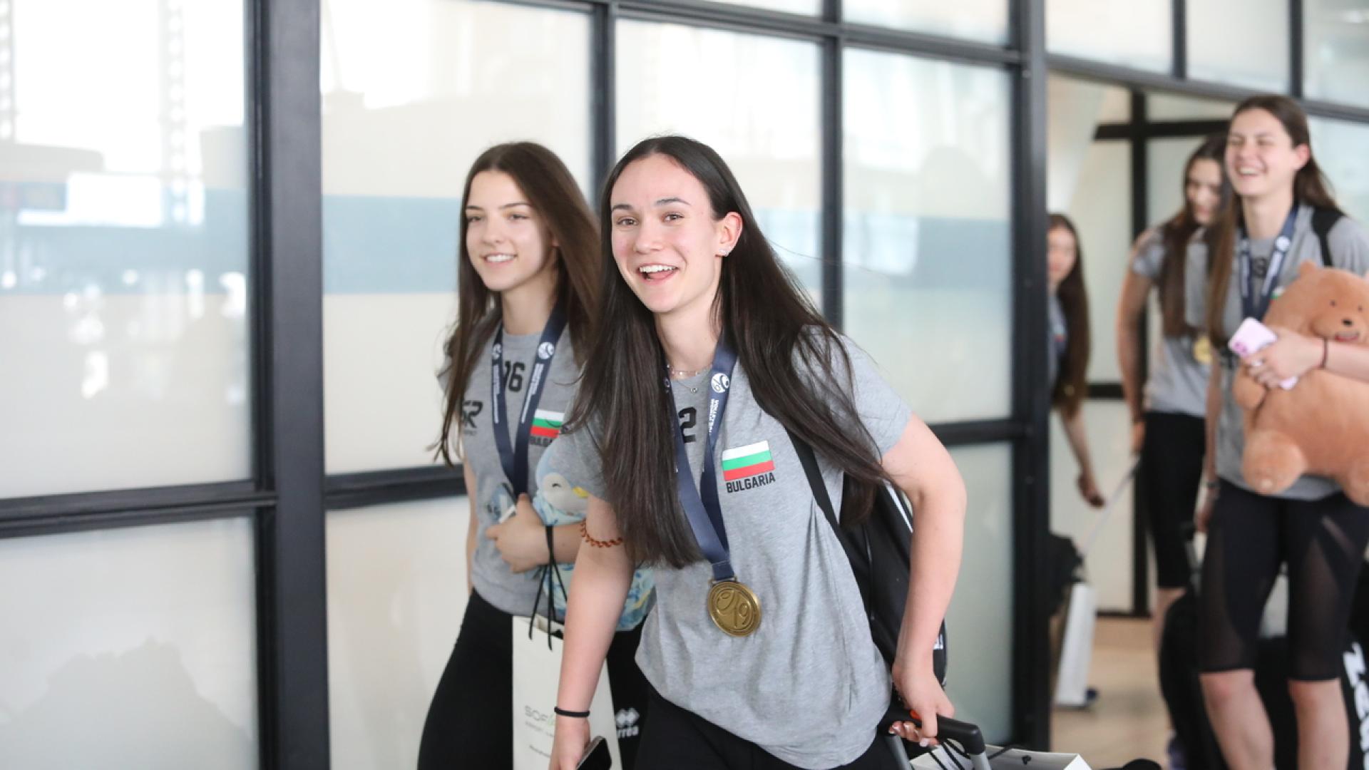 В 16 15 часа световните шампионки по волейбол до 19 години