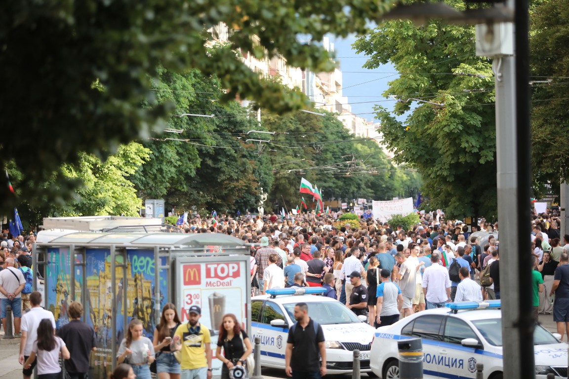 <p>Множество граждани се събраха на протест пред Съдебната палата в София с искане за независимо правосъдие.</p>