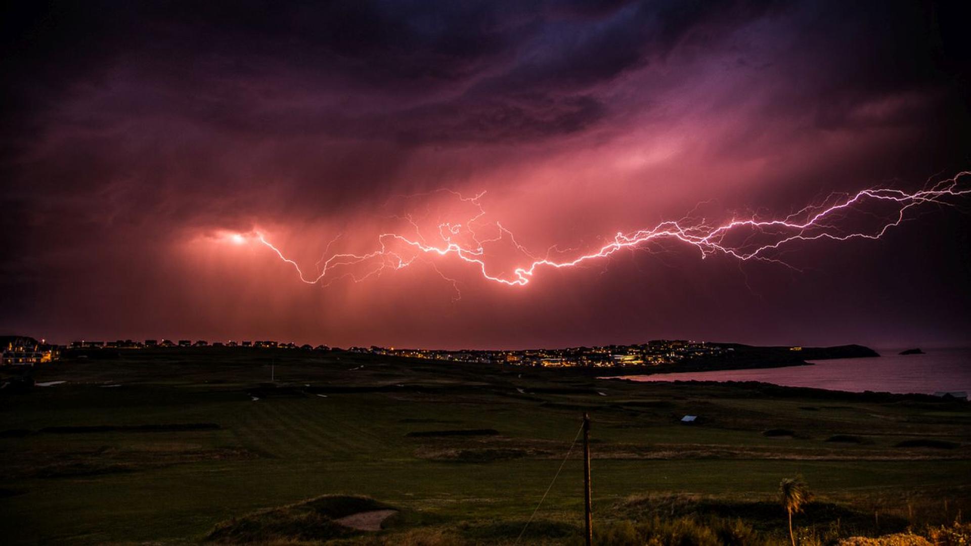 Голф играч почина след като беше ударен от мълния по