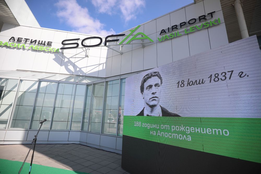 9 евро за вода и солети на Летище София