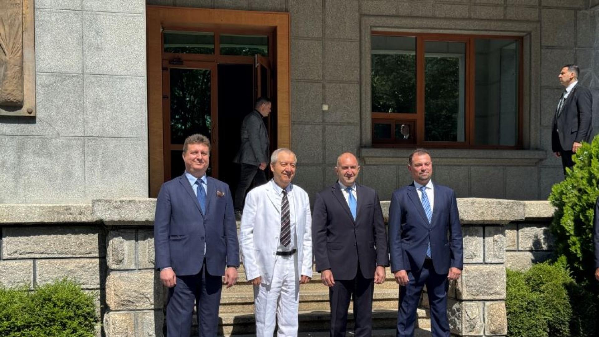 Президентът на Република България и върховен главнокомандващ на Въоръжените сили