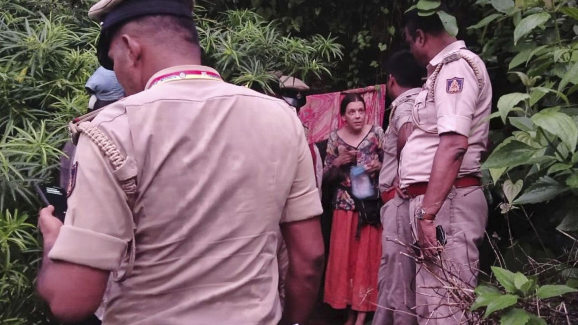 Рускиня и двете ѝ малки дъщери са открити да живеят