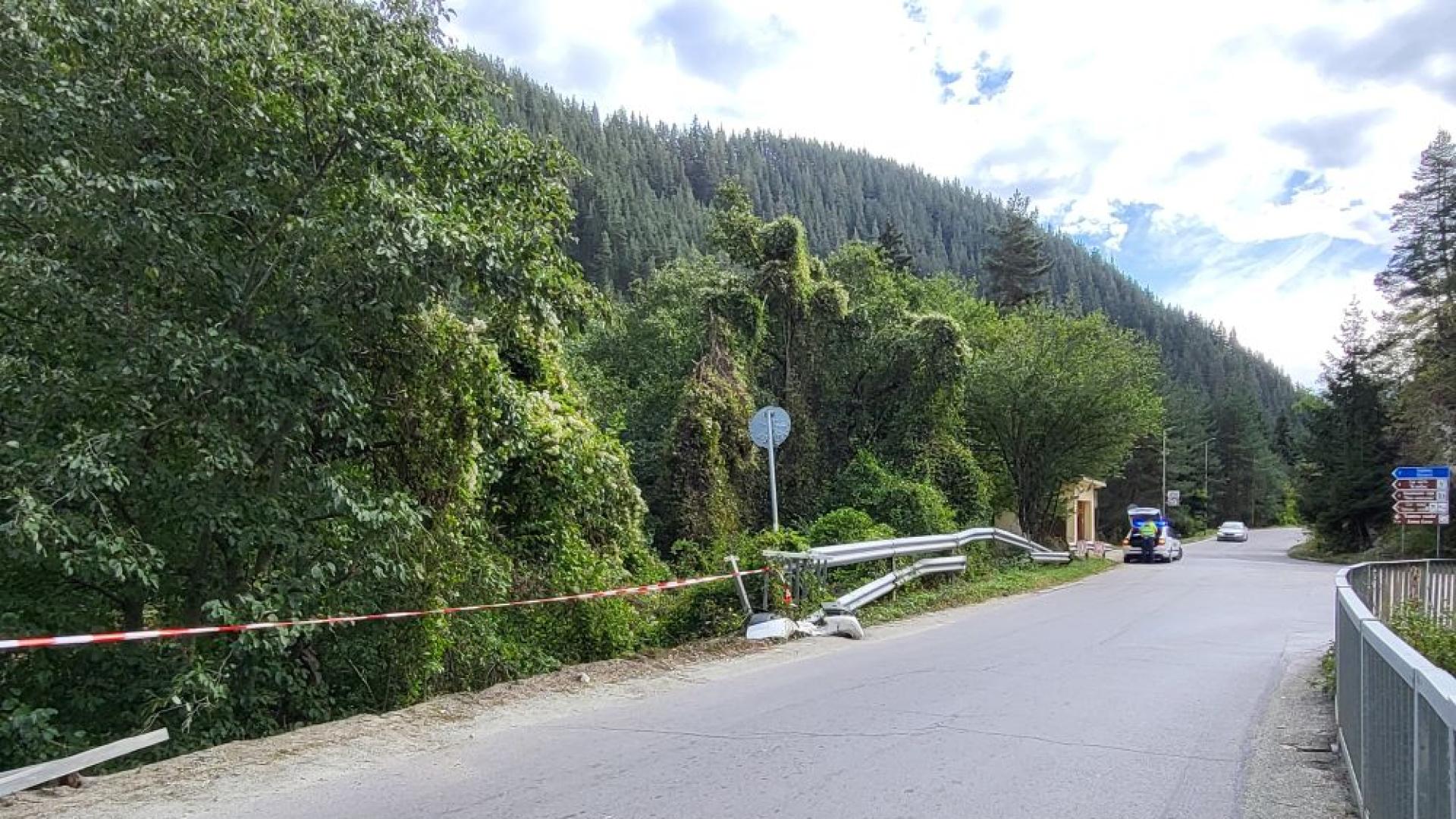 Пътят Самоков София е затворен за движение заради катастрофа между две