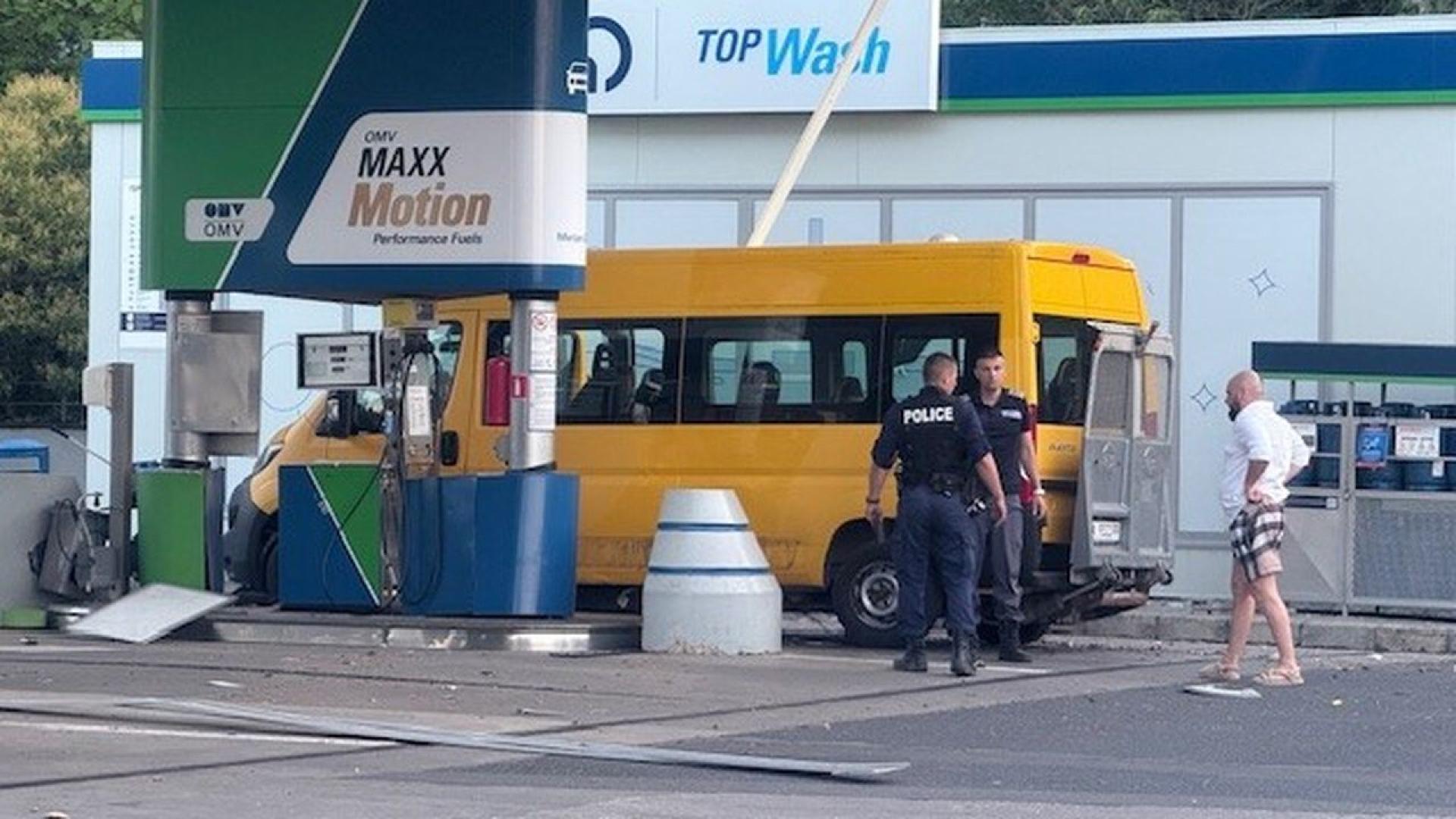 Силен взрив е бил чут от бензиностанция в близост до