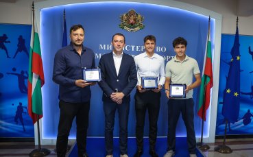 Министърът на спорта награди героите от 