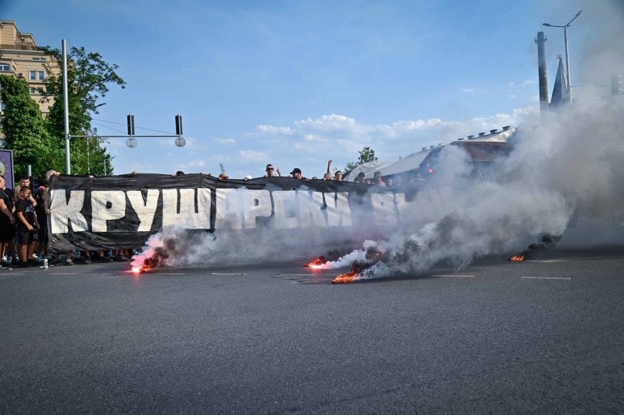 Фенове на Локомотив Пловдив с протест срещу собственика Христо Крушарски1