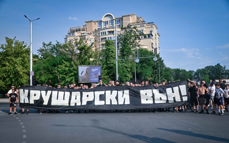 Фенове на Локомотив Пд отново протестираха срещу Крушарски (снимки)