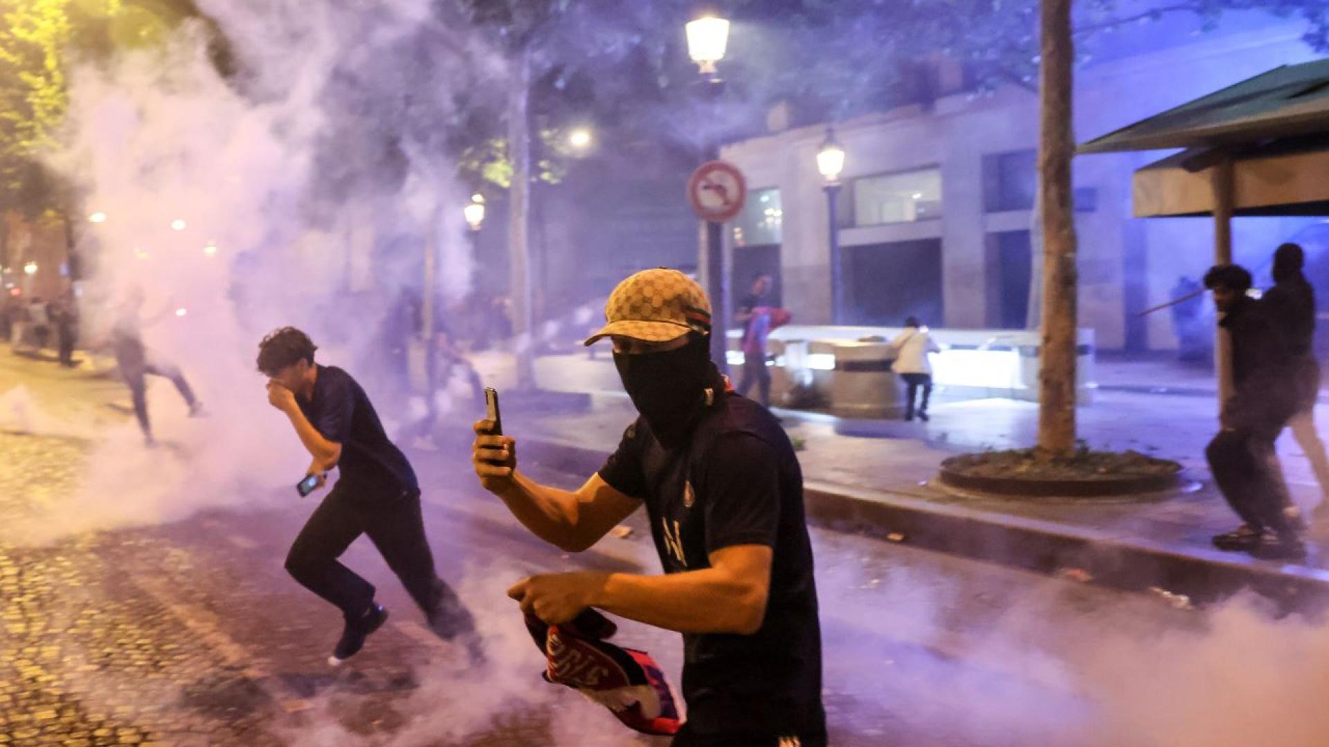 Южният френски град Ним въвежда полицейски час за младежите от