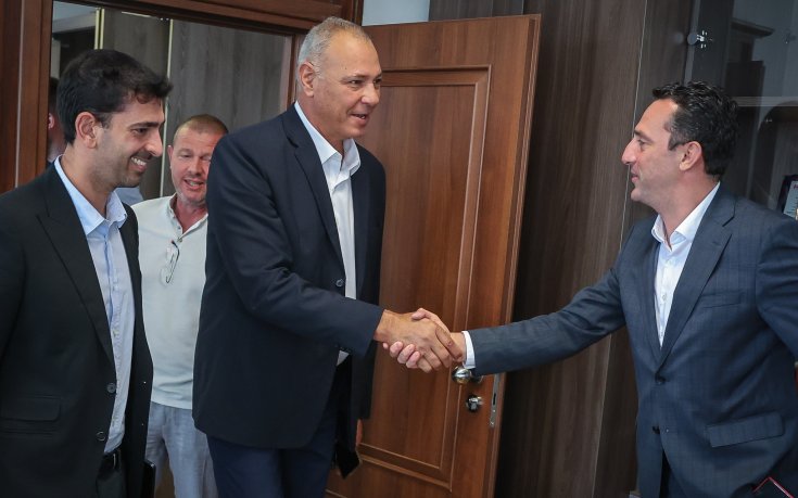 От Апоел Тел Авив благодариха на министър Пешев