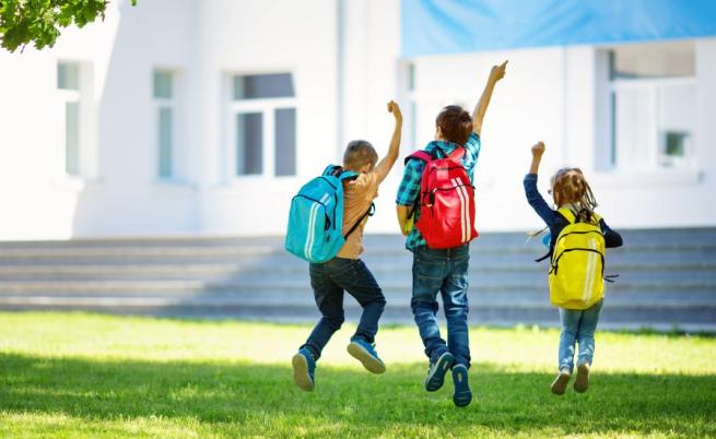 Предлагат 12 дни почивка за учениците по Коледа и 10 дни по Великден