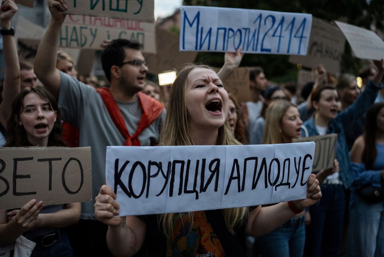 <p>Протест срещу Зеленски и руски обстрел в Украйна</p>