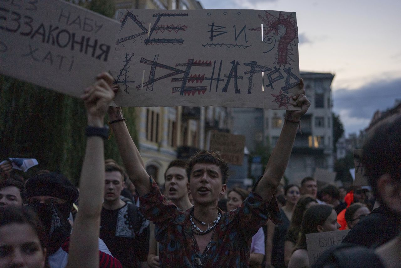 <p>Протест срещу Зеленски и руски обстрел в Украйна</p>