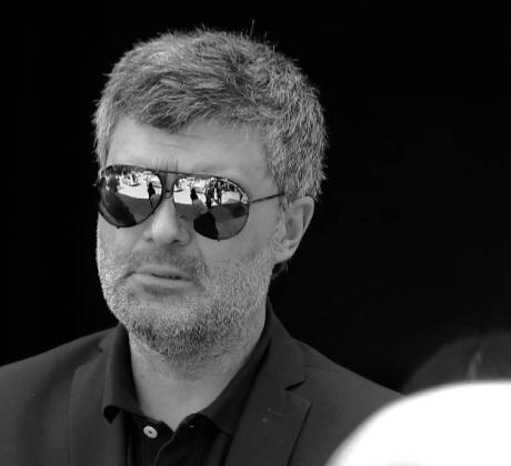 След първото си емоционално стихотворение посветено на загубата на Тодор