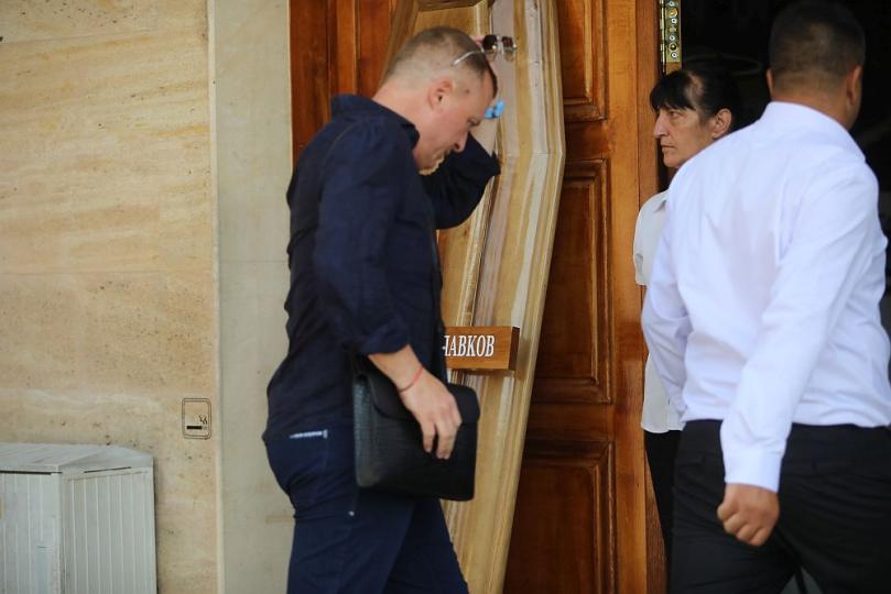 <p>Близки и приятели изпратиха Тодор Славков в последния му път</p>